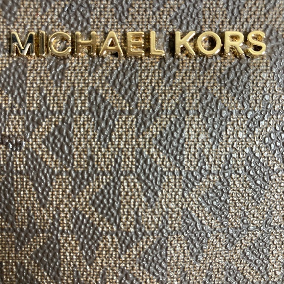 🔥🔥🔥Price Drop $45 MICHAEL KORS
Adele Logo Smartphone Wallet: Brown 🔥🔥🔥 - Picture 10 of 11
